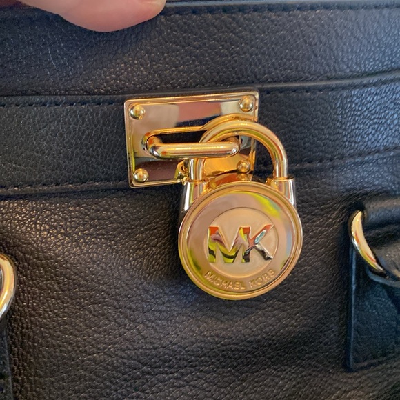 Michael Kors midsize carryall in black - Picture 6 of 8